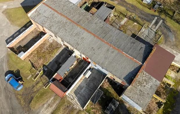 Budowa budynku gospodarczego: 3 drogi do legalności. Wybierz swoją!