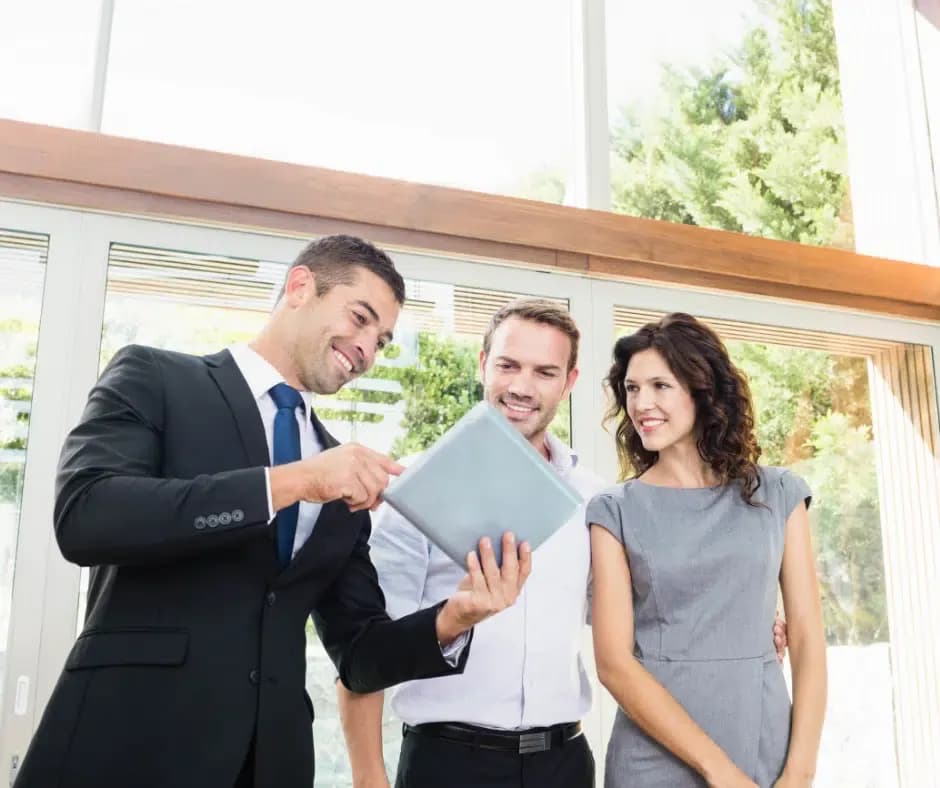 Agent nieruchomości 2026: Czy warto? Prowizja, zakres usług, wybór